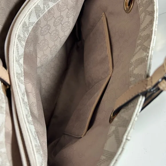 Michael Kors Jet Setter Handbag in crème and tan. - Picture 8 of 12